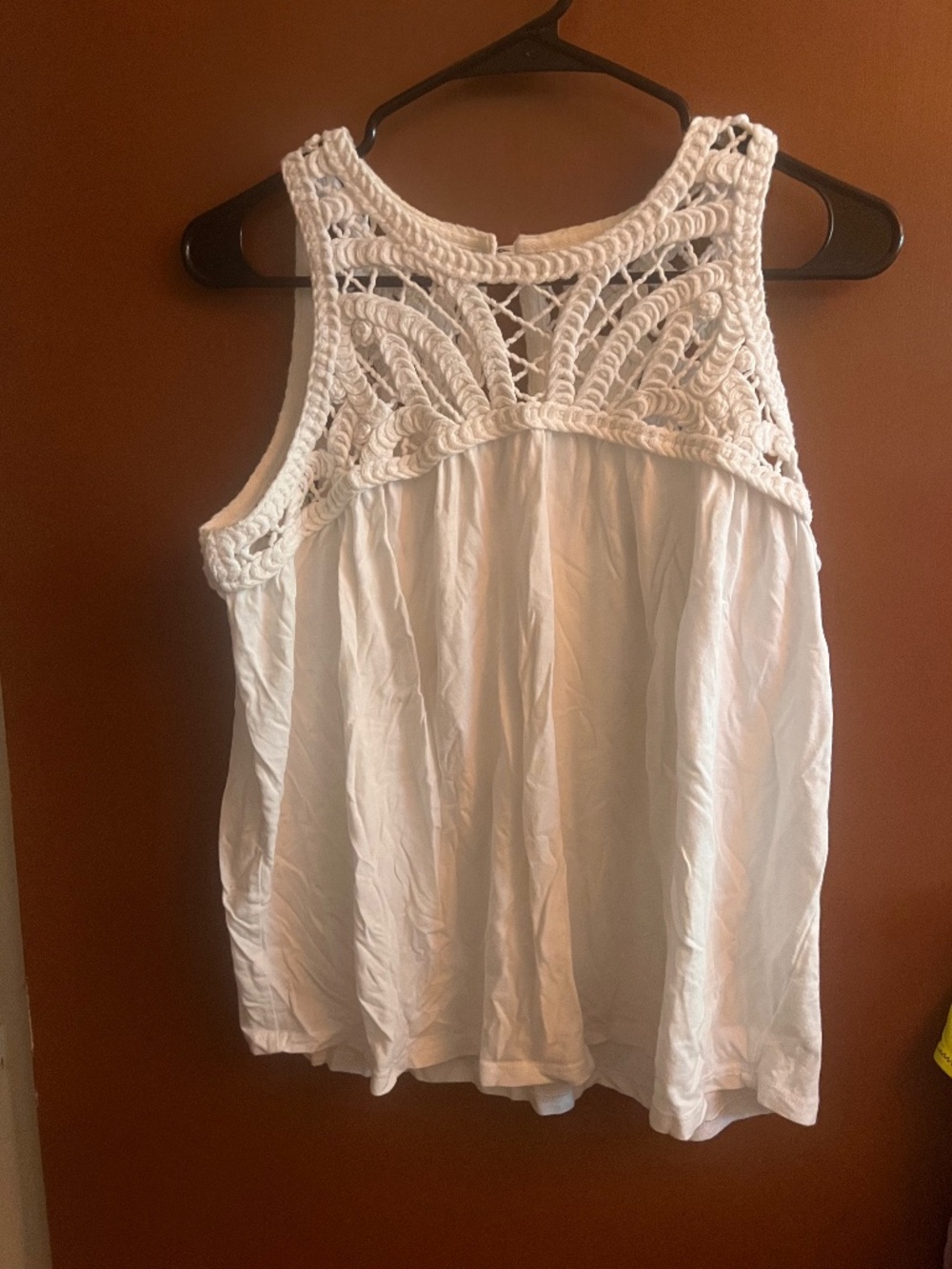 Woven white tanj